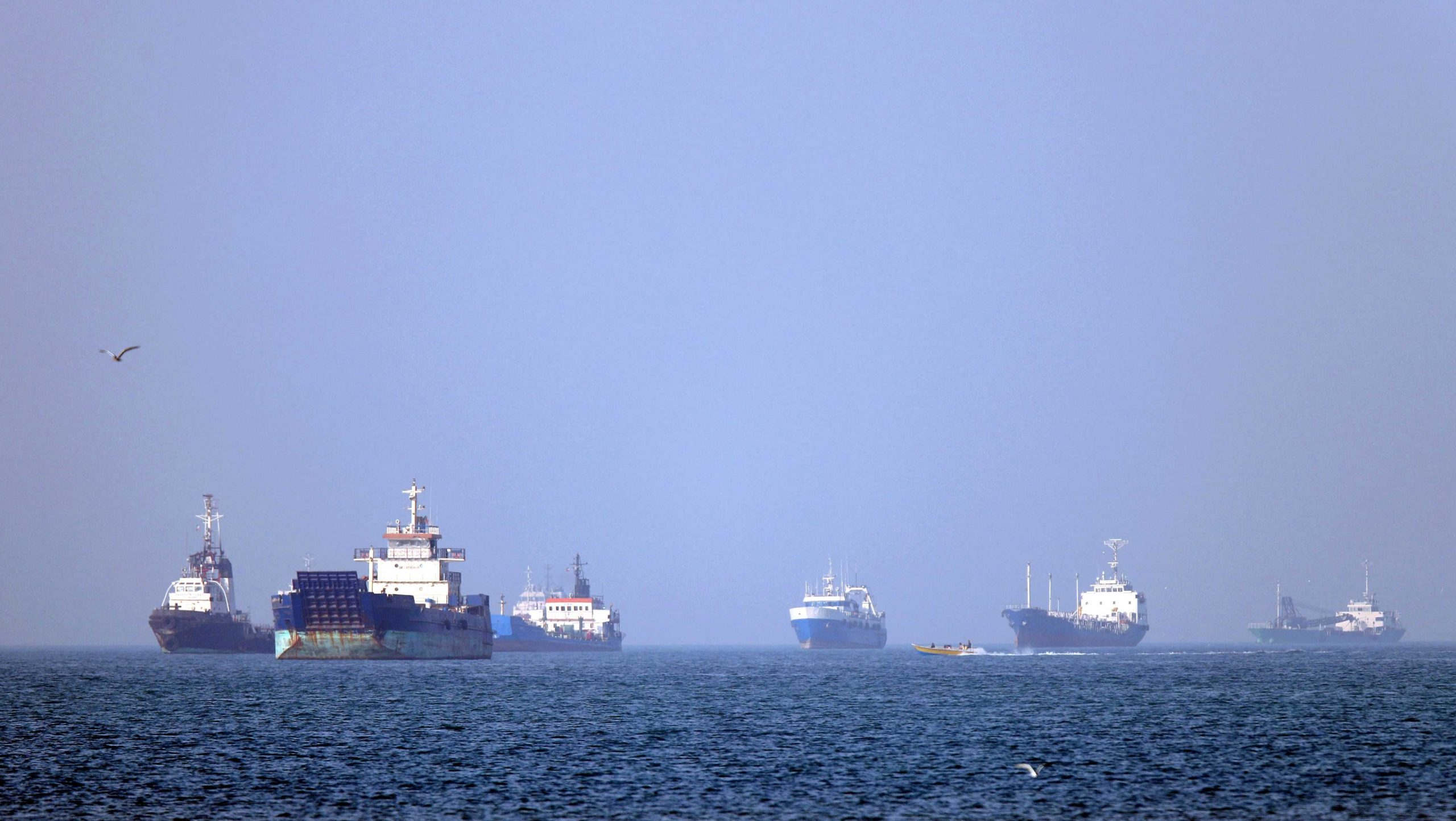 Trump Drops Hormuz Toll After Gulf Calls but Keeps Iran Blockade