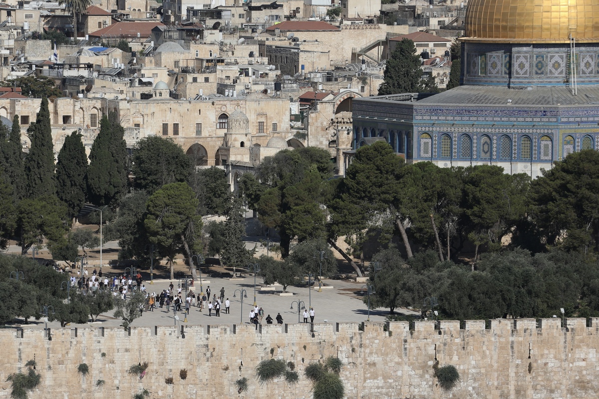 Ben-Gvir Joins Thousands Storming Al-Aqsa on Tisha B'Av