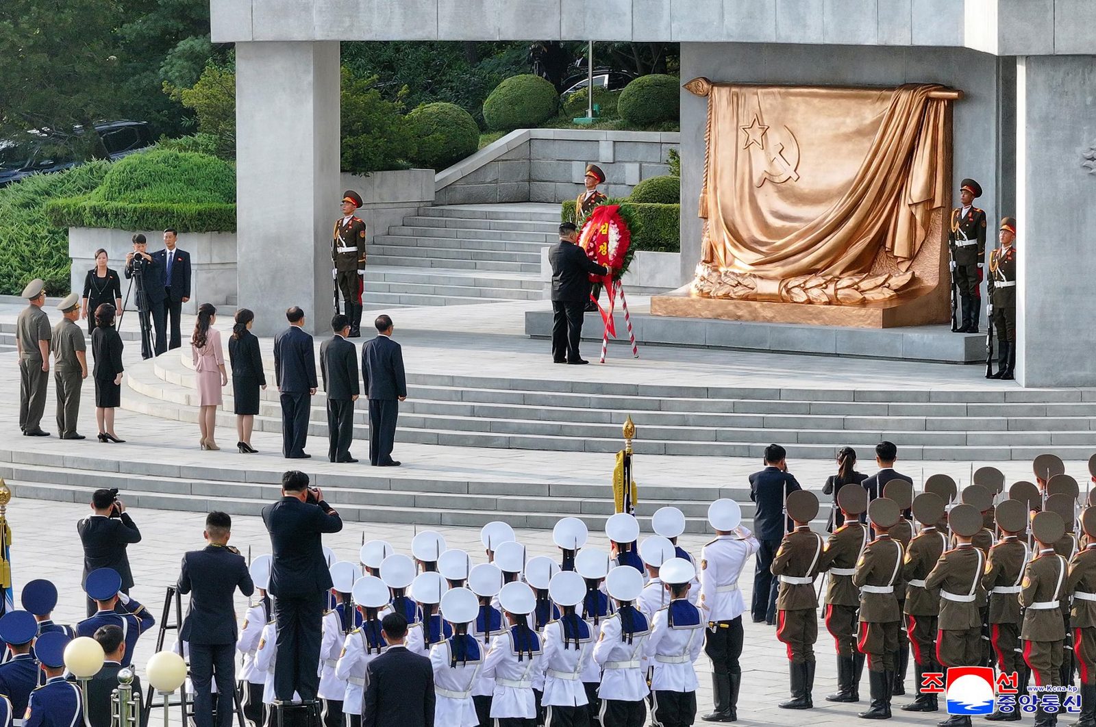 Kim Jong-un honors Soviet soldiers as Putin and Medvedev send congratulations