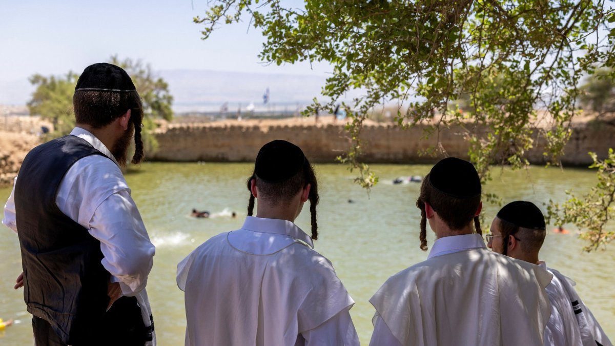 Israeli settlers divert Palestinian spring water to fill West Bank pool