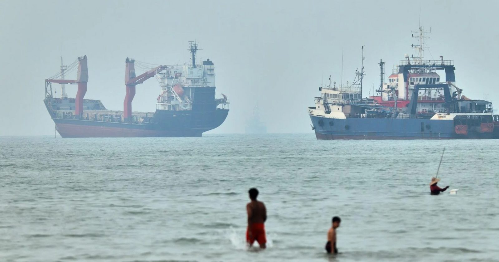 US officials report progress on Iran-Oman talks to reopen Strait of Hormuz