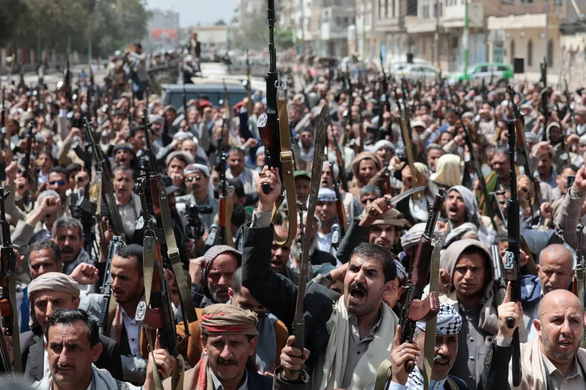 Yemen army launches first airstrikes on Houthis since July amid Taiz clashes