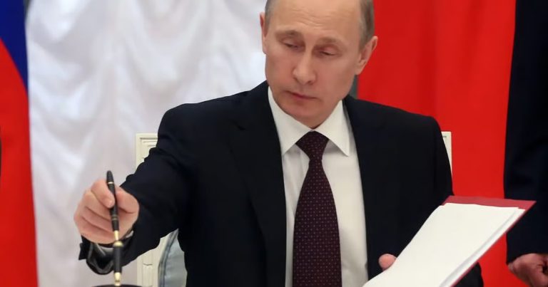 Putin decree adds 15,500 troops as outlets split on Ukraine and budget ties