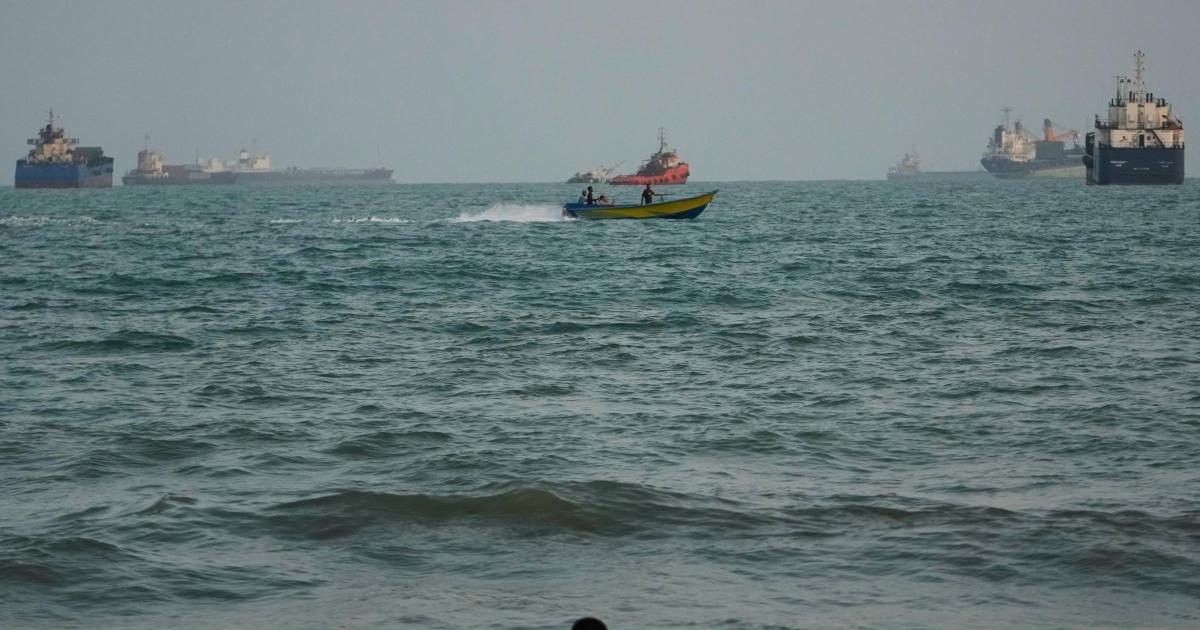 US military disables three Iranian oil tankers after claiming missile attacks on warships